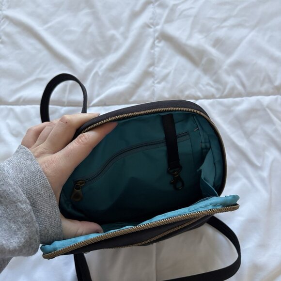 Travelon Signature Slim Day Bag Crossbody Black Canvas Pockets Blue Inside - Picture 10 of 12